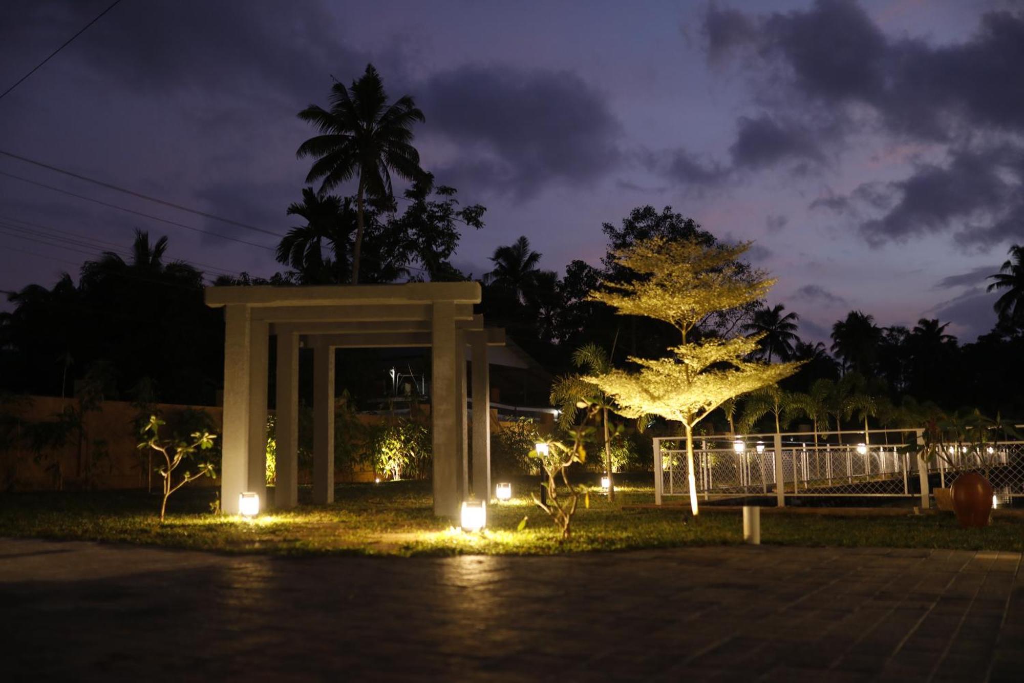Leela'S 7Th Heaven Resort & Spa Trikunnapuzha Eksteriør billede